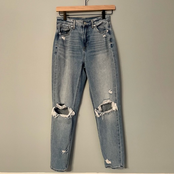 American Eagle Outfitters Denim - American Eagle Distressed Mom Jean, size 0